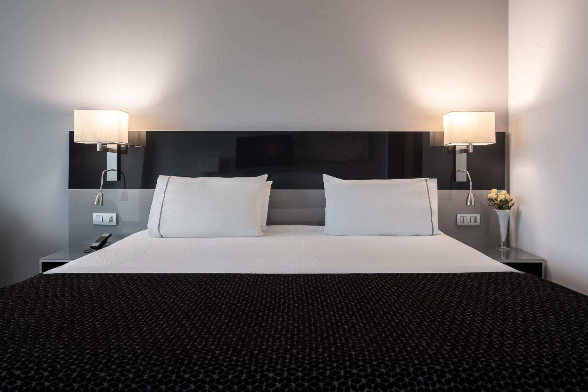 فندق يوروستارز بالاس قرطبة المظهر الخارجي الصورة A bed