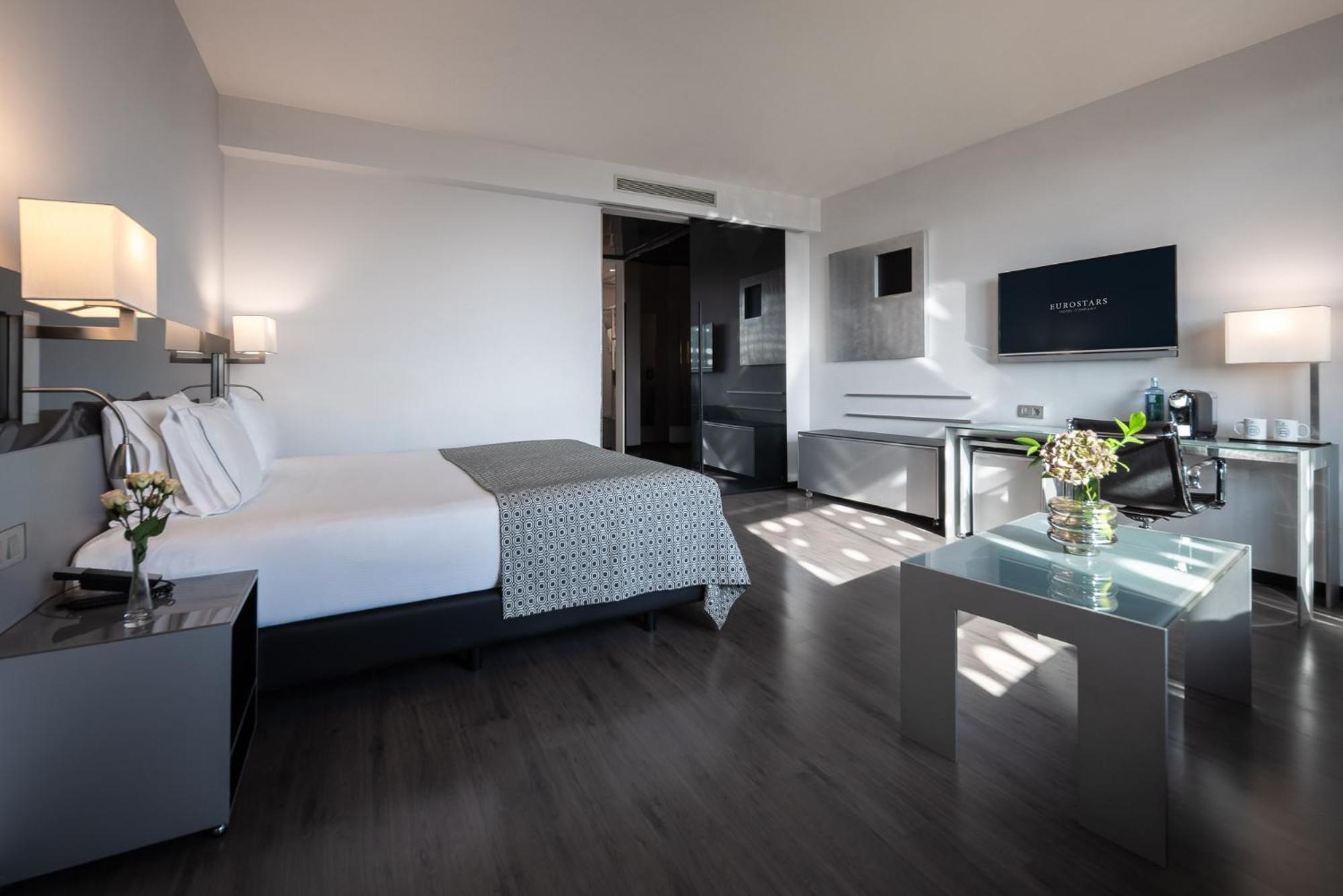 فندق يوروستارز بالاس قرطبة المظهر الخارجي الصورة A room at the hotel